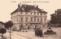 L'Hôtel de Ville et la Fontaine