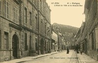 L'Hôtel de Ville et la Grande Rue