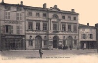 L'Hôtel de Ville, Place d'Armes