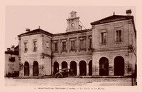 Montfort-en-Chalosse - La Mairie et les Halles