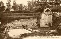 MOUGINS - La vieille Fontaine du XIIIe siècle