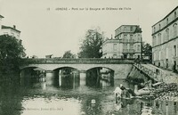 JONZAC  -  Pont sur la Seugne et Château de L'Isle - Lavandière