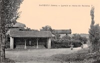 SARDIEU -Lavoir et Route de Balbins