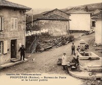 PROPIÈRES - Bureau de Poste et le Lavoir public