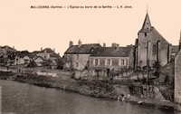 MALICORNE  -  L'Eglise au Bord de la Sarthe - Lavandière