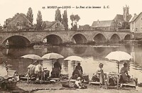 MORET- sur -LOING - LE Pont et les Laveuses