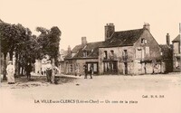 La Ville-aux-Clercs - Un coin de la Place