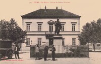 La Mairie - Statue du Colonel Combes