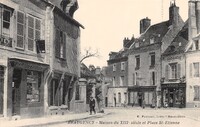 Maison du XIIIe Siècle et Place St-Etienne