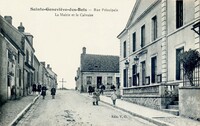 Rue Principale - La Mairie et le Calvaire