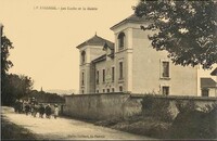 Les Ecoles et la Mairie