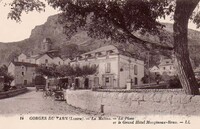 La Place et le Grand Hôtel Monginoux-Brun