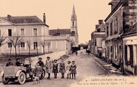 Verrières-en-Anjou - Place de la Mairie et Rue de L'Eglise
