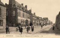 L'Ancien Hôtel de Montgomery et la Grande Rue