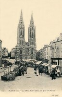 La Place Notre-Dame un Jour de Marché