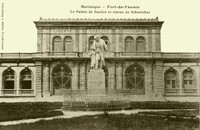 Le Palais de Justice et Statue de Schoelcher