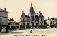 Le Palais de justice et Place de la République