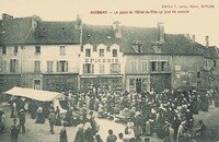 La Place de L'Hôtel de Ville un jour de marché