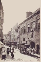 L'Hôtel de Ville et la Rue de l'Apport-au-Pain