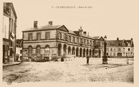 Le Merlerault - L'Hôtel de Ville 