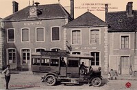 Perche en Nocé - L'Hôtel de Ville et L'Autobus