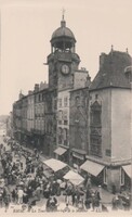 La Tour de l'Horloge et le Marché