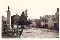 Un coin de Place - Le Monument aux Morts