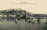 Collioure - Barques de Pèche rentrant au Port