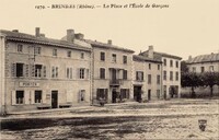 Brindas - La Place et l'École de Garçons