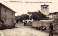 Chaussan - Mairie et arrivée de la Route de Mornant