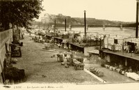 bateaux-lavoirs-sur-les-quais-Lyon