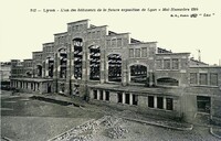 L'un des Bâtiments de la Future exposition de Lyon -Mai Novembre 1914