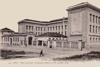 Place Jean Macé . Le Groupe Scolaire du VII Arrondissement