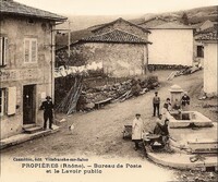 Bureau de Poste et le Lavoir Public