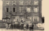 Saint-Genis-les-Ollières - Écoles et Mairie