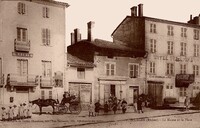 Saint-Lager - La Mairie et la Place