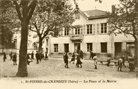 La Place et la Mairie