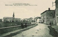 Entrée du Bourg - Route des Filaures - A Droite : Bureau de la Poste