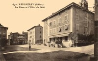 La Place et l'Hôtel du Midi