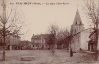 La Place Léon-Sublet  - Mairie, Église