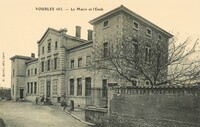 Vourles - La Mairie et l'École