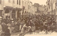 Rue des Arcades un jour de Marché