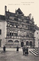 L'Hôtel de Ville 