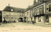 L'Hôtel du Chapeau Rouge, Place de la Mairie