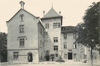 L'Hôtel de Ville 