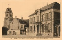 Pontault-Combault - L'Hôtel de Ville et l'Église