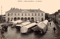 Place de la Mairie - Le Marché