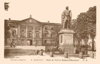 L'Hôtel de Ville et statue d'Hautpoul