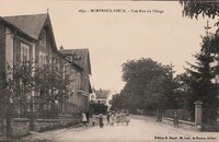 Une Rue du Village