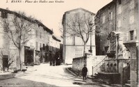 Place des Halles aux Grains